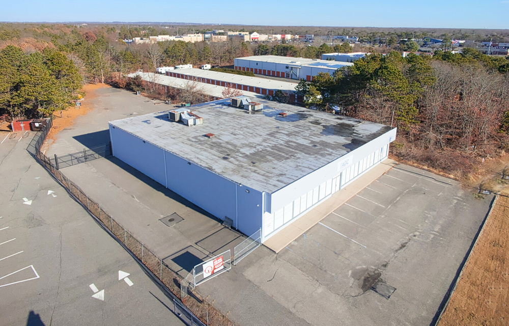 Merrell of Island Assocs. sells 10,000 s/f retail/flex warehouse for $2.85 million